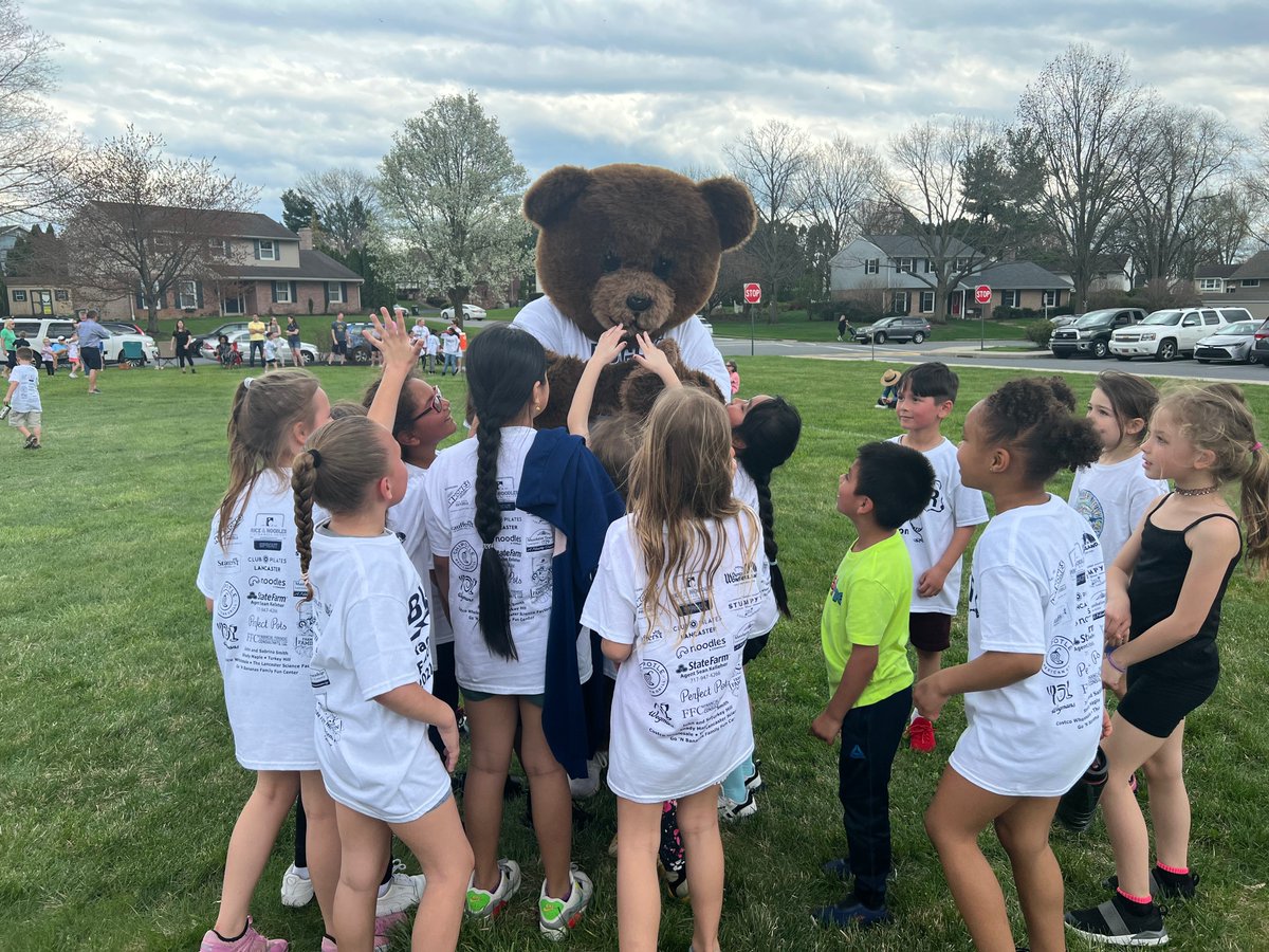 ManheimTownship's tweet photo. Our Bucher Bears sure know how to Race for Education and make it look fun!
How many laps do you think they completed?
#MTSDProud💙🤍
#BucherProud🐻 https://t.co/02CJ2ONi8e