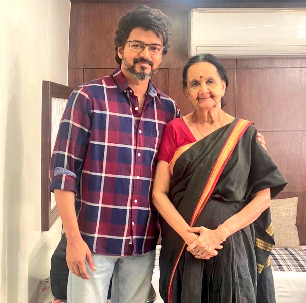 rameshlaus's tweet image. #Thalapathy @actorvijay with Senior Actress #Subbalakshmi from #Beast sets..
