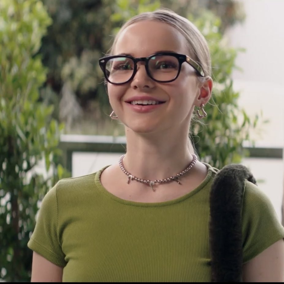 such a NERD !! <a href="/DoveCameron/">Dove Cameron</a>