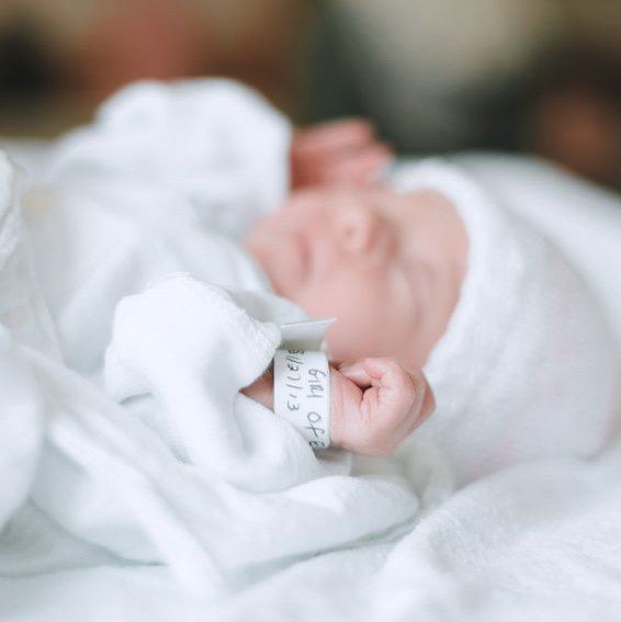 ᅠᅠ     ⌕ @𝐓𝐄𝐑𝐔𝐒𝐇𝐈𝐌𝐀𝐁𝐎𝐓's
ᅠᅠᅠᅠᅠ        new post!

ᅠᅠ     ──────⠀

Hoy a tocado pijama rosa para asistir al control de este hermoso bebé.
ᅠ 
   ⠀ ⠀ ㅤ  ⌂      ⌕     ⊞      ♡     ○