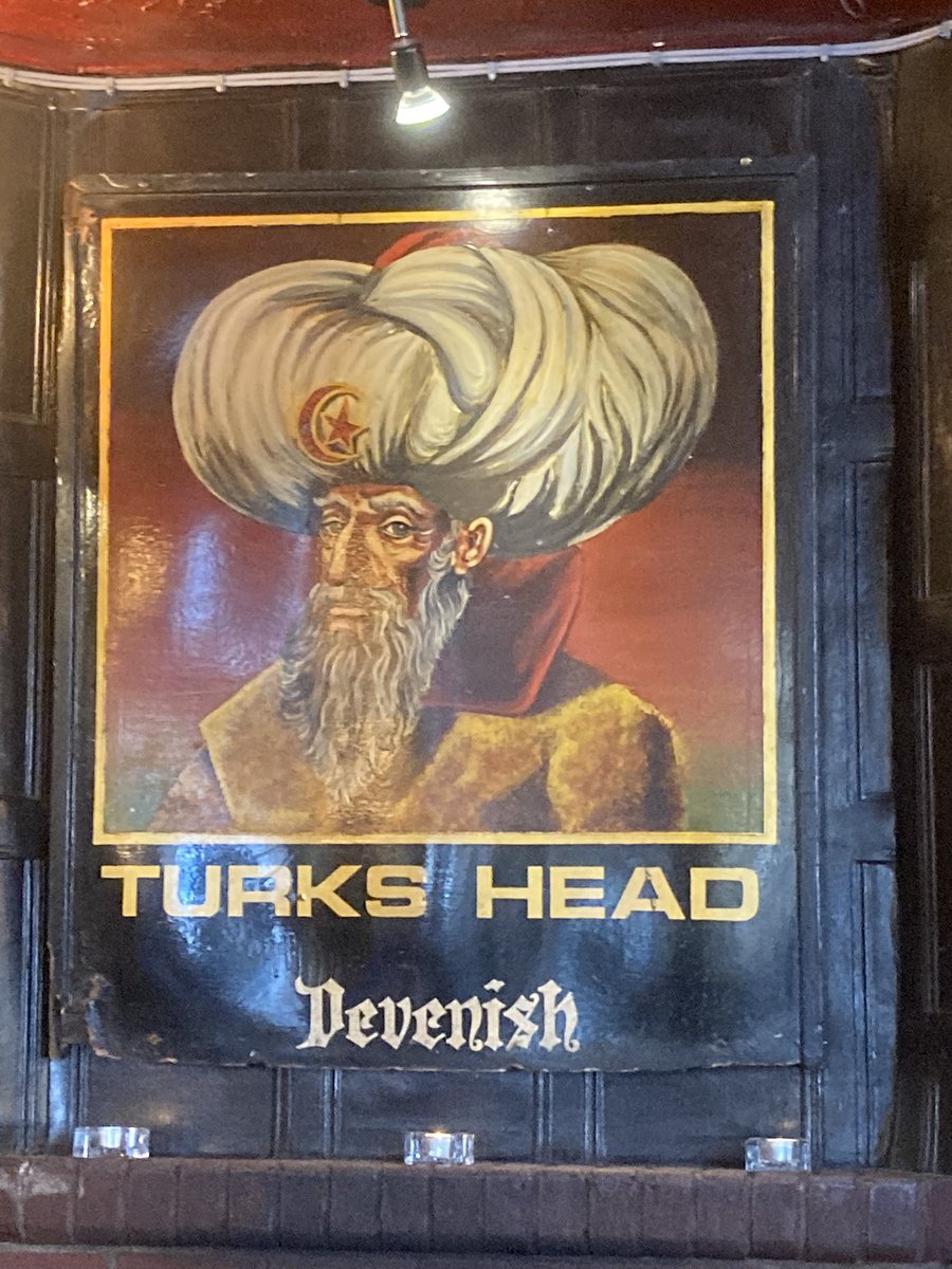 csukrdld's tweet photo. Nice pint with the girls at the Turks Head in Penzance. https://t.co/XKhPGUP3XG