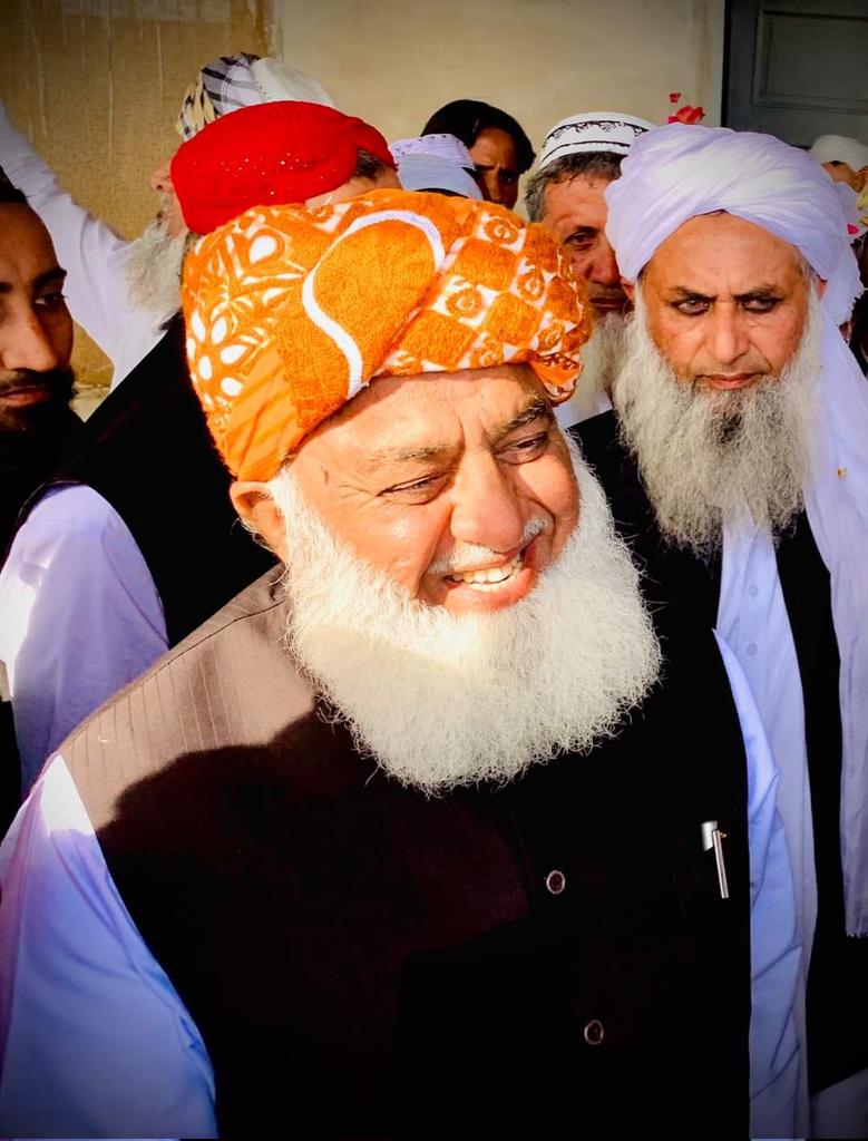 🔥جلنے والوں کا بھی کوٸی قصور نہیں ـ
✌مرشد جی کا انداز ہی کچھ ایسا ہے ۔۔✅