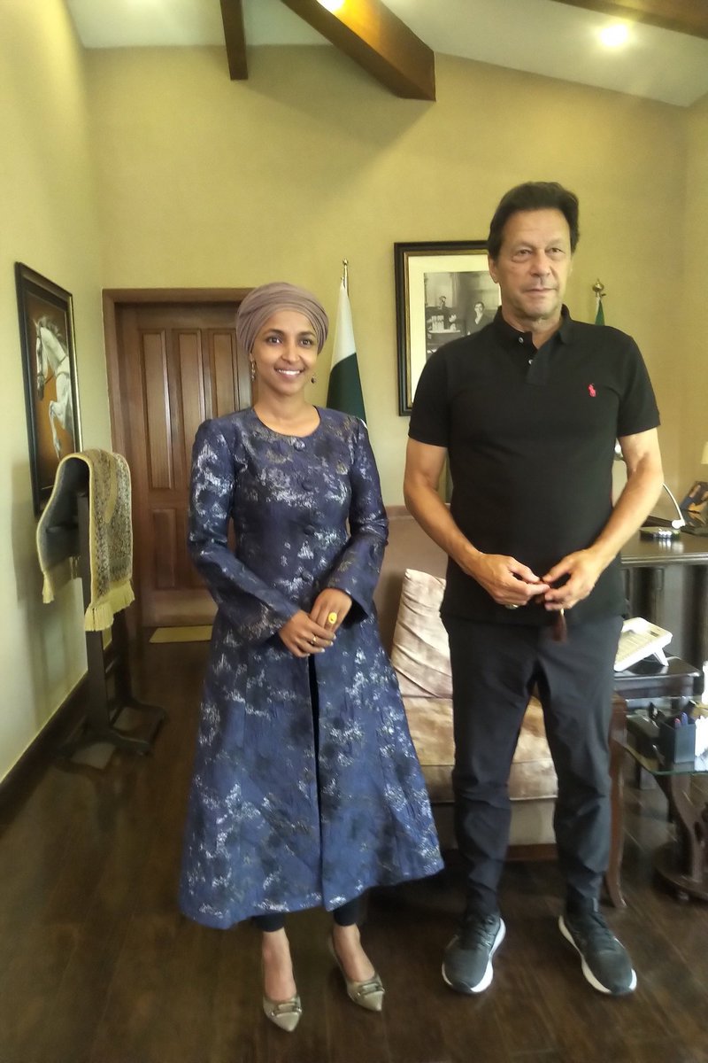BBhuttomaryam's tweet photo. Shayad mujhy jahan tak yad he ye wo he American... Jinhony sazish ki thi 🤔🤔🤔un se mulaqaten wahh...and dressing 🤔🤔🤔wo shalwar kameez kahan gai jo .inka komi libas tha🙄🙄
#goniyazi #pmselected @CMShehbaz @ImranKhanPTI @MaryamNSharif @BBhuttoZardari ... https://t.co/0A5OcOMIuj