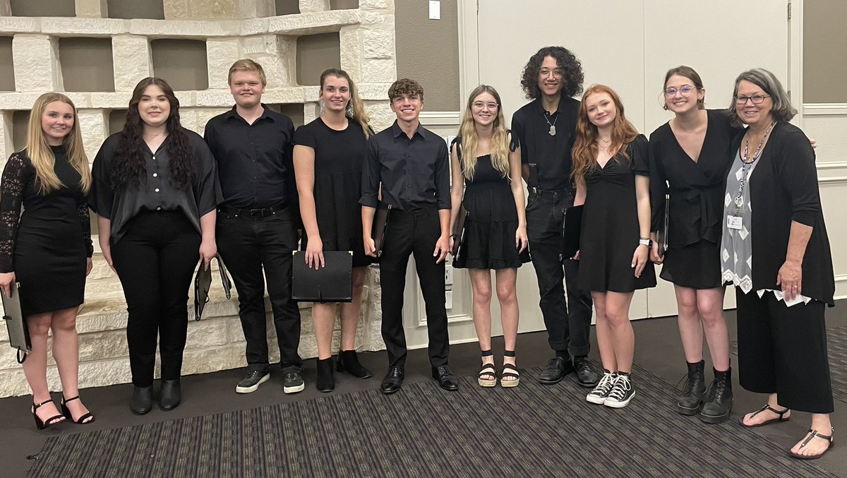 BoerneChoir's tweet photo. Your Boerne Choir at Tapitio Springs today! #itsamusical @Boernehs @BoerneFineArts @BoerneISD https://t.co/eNRuEQCDgl