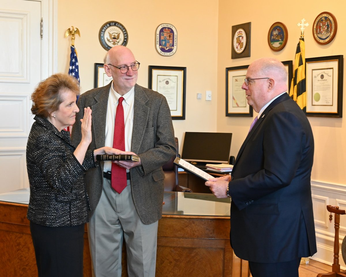 GovLarryHogan's tweet photo. It was a privilege to swear in Judge Anne K. Albright, daughter of the late Secretary of State Madeleine K. Albright, to the Court of Special Appeals. 

I have no doubt that Judge Albright will continue to serve the people of Maryland with dedication in this new role. https://t.co/fDyGXeQqvc