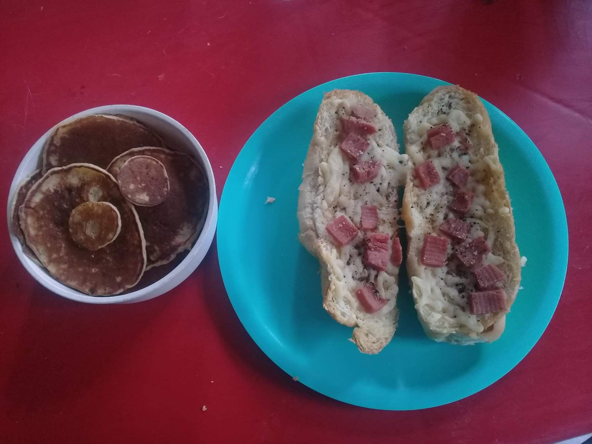 chocolateconnu1's tweet photo. Desayuno con mi novia @Lindahatori1 adivinen de quién es el desayuno de cada quién https://t.co/gVVIv0J03J