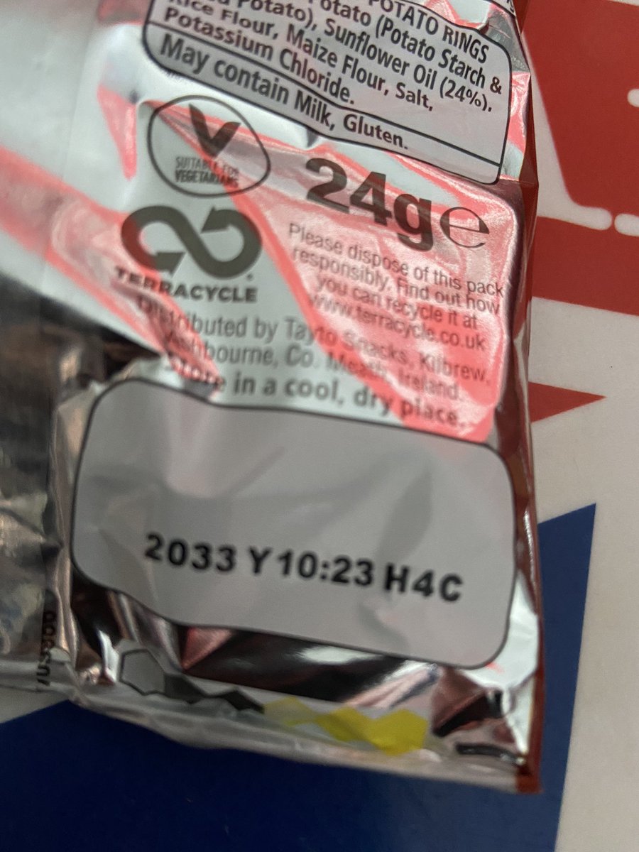 ladyb_loves's tweet photo. @HulaHoopsUK what is going on with these over cooked (read burnt tasting) Hula Hoops? We’ve had 3 family packs now all the same and all terrible to eat! Have you changed the recipe? If so…why? They’re awful 😩🤢 https://t.co/oA1SfLl92T