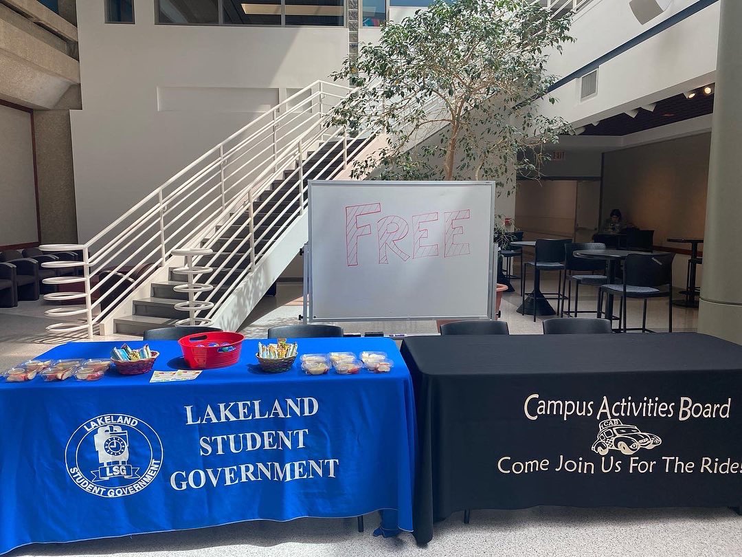 LakelandCAB's tweet photo. come get the rest of the snacks for student mental wellness day!! https://t.co/bnYxe9uxw2