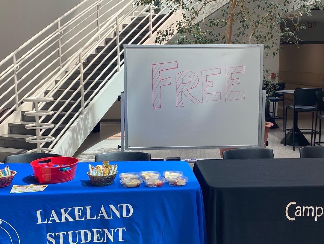LakelandCAB's tweet photo. come get the rest of the snacks for student mental wellness day!! https://t.co/bnYxe9uxw2
