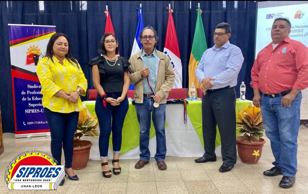 El día de hoy  la FEPDES, realizó Acto de Reconocimiento a la Excelencia Deportiva Docente, por #SiproesUnanLeon fueron homenajeados los maestros Carlos Guevara, Luz Luna Macario Blanco  y el maestro de generaciones Geovany Valle. #UnidosEnVictorias
#LeonRevolucion