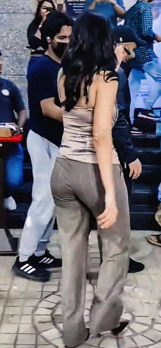 uffff mrunal 🥵 sit on my face 🥺🤤🤤
