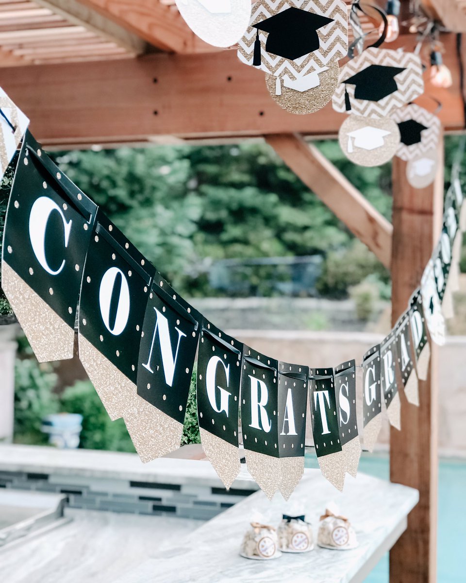 BigDotHappiness's tweet photo. Need #graduationparty inspiration? Go with a classic look of black &amp; gold from our Tassel Worth The Hassle theme. https://t.co/hG11A4lBvh #bigdotofhappiness https://t.co/QZz15Nos6X