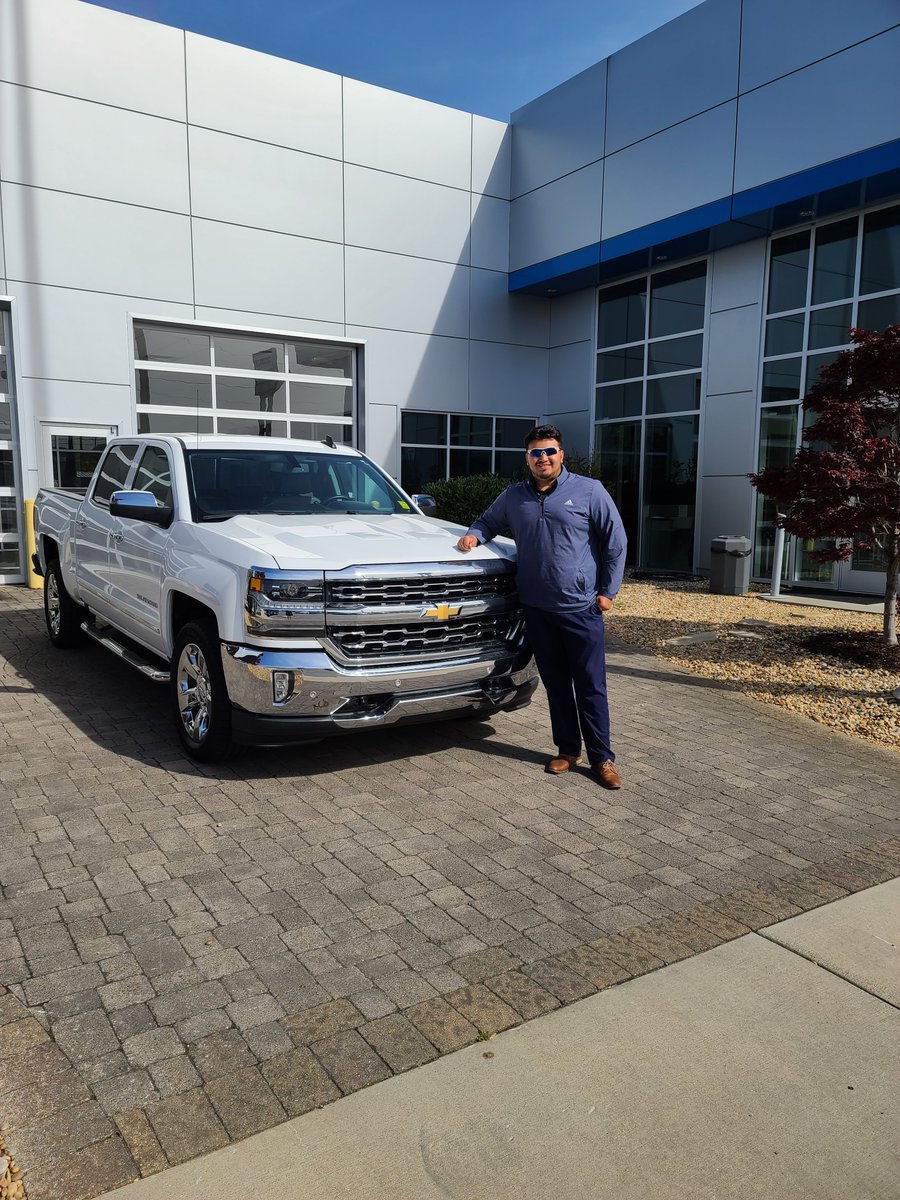 donledfordauto's tweet photo. Buy or lease a vehicle in Spanish with Jace Estrada! Meet Jace, he's one of our Spanish speaking sales professionals. Call him! 423.476.9363 https://t.co/0WVpfOywwQ