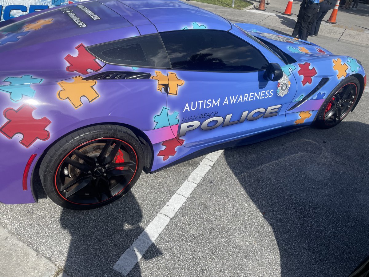 MsShaunaMarie's tweet image. Continuing the recognition of Autism Awareness month with @FinsOffTheField #FootballUNITES and @DanMarinoFdtn with the police caravan from north Miami Beach and @myNMBPolice.This month is a reminder to focus on inclusion and not just awareness #bethechange