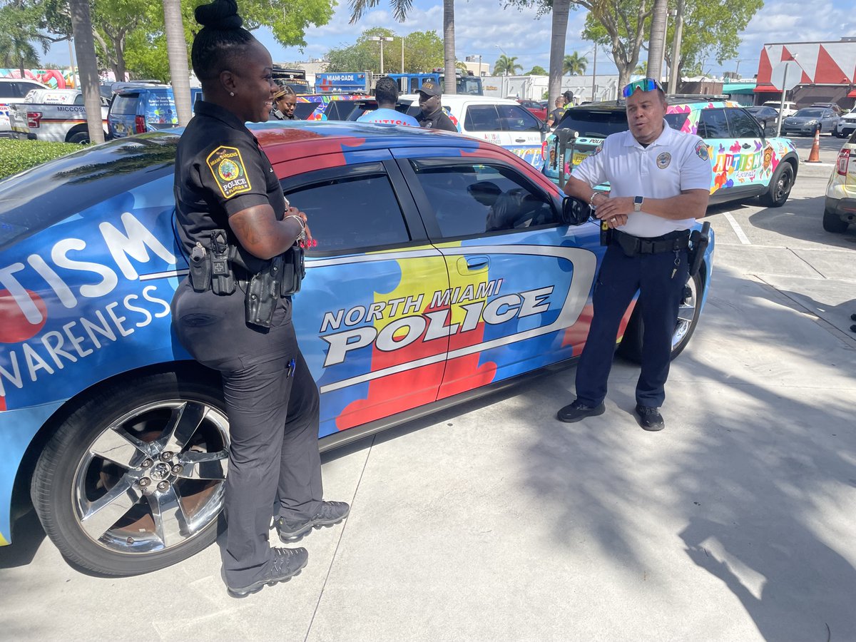 MsShaunaMarie's tweet image. Continuing the recognition of Autism Awareness month with @FinsOffTheField #FootballUNITES and @DanMarinoFdtn with the police caravan from north Miami Beach and @myNMBPolice.This month is a reminder to focus on inclusion and not just awareness #bethechange