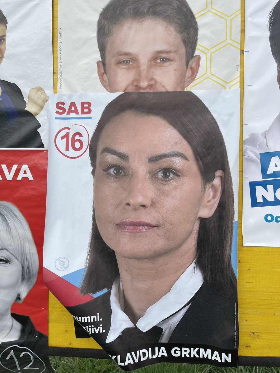 KatkaMla's tweet photo. HAHA @pavlijj pravi, da so dali za svoja plakatna mesta pol manj kot #Pivec. Ja ni čudno, če jih pa @StrankaSAB lepi čez plakate desnih strank! #absurd #soočenje @PlanetTV #SlovenijaIzbira https://t.co/ztBKDSocwS