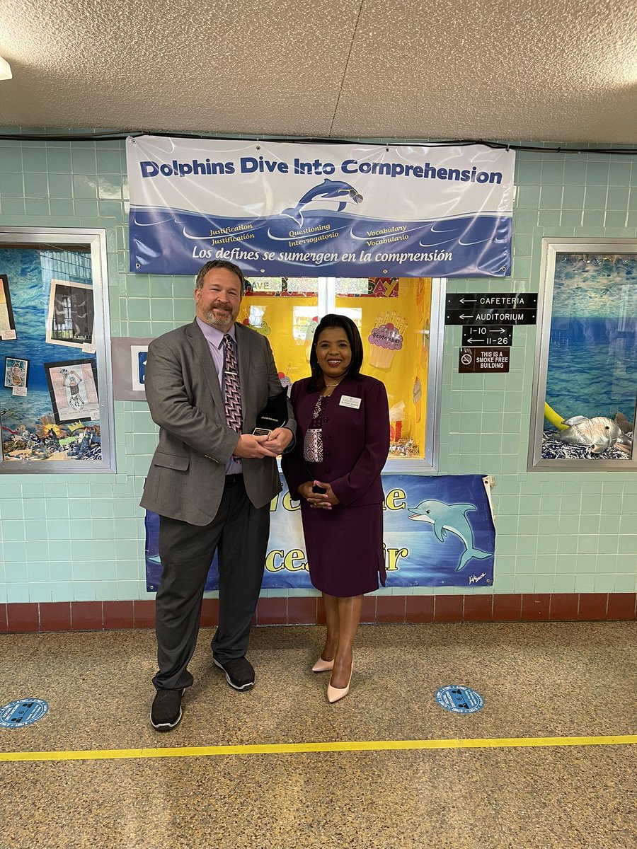Superintendent Dr. Byrdsong wouldn’t miss the chance to show her support for our military-connected students/families! 

She purpled up today w/NPS 2020 Teacher of the Year &amp; Oceanair Elementary AP Jason Koonce for #MonthOfTheMilitaryChild.

#NPSPurpleUpDay #NavalStationNorfolk