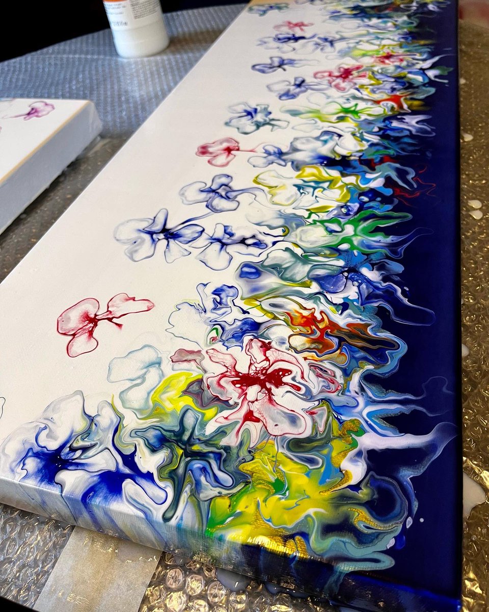 Day one of varnishing, 2 layers down and two more tomorrow #art #artist #modernart #modern #modernartist #artgallery #fluidart #fluidartist #fluidgallery #artonyoutube #colour #artdesign #design #floraldesign #painting