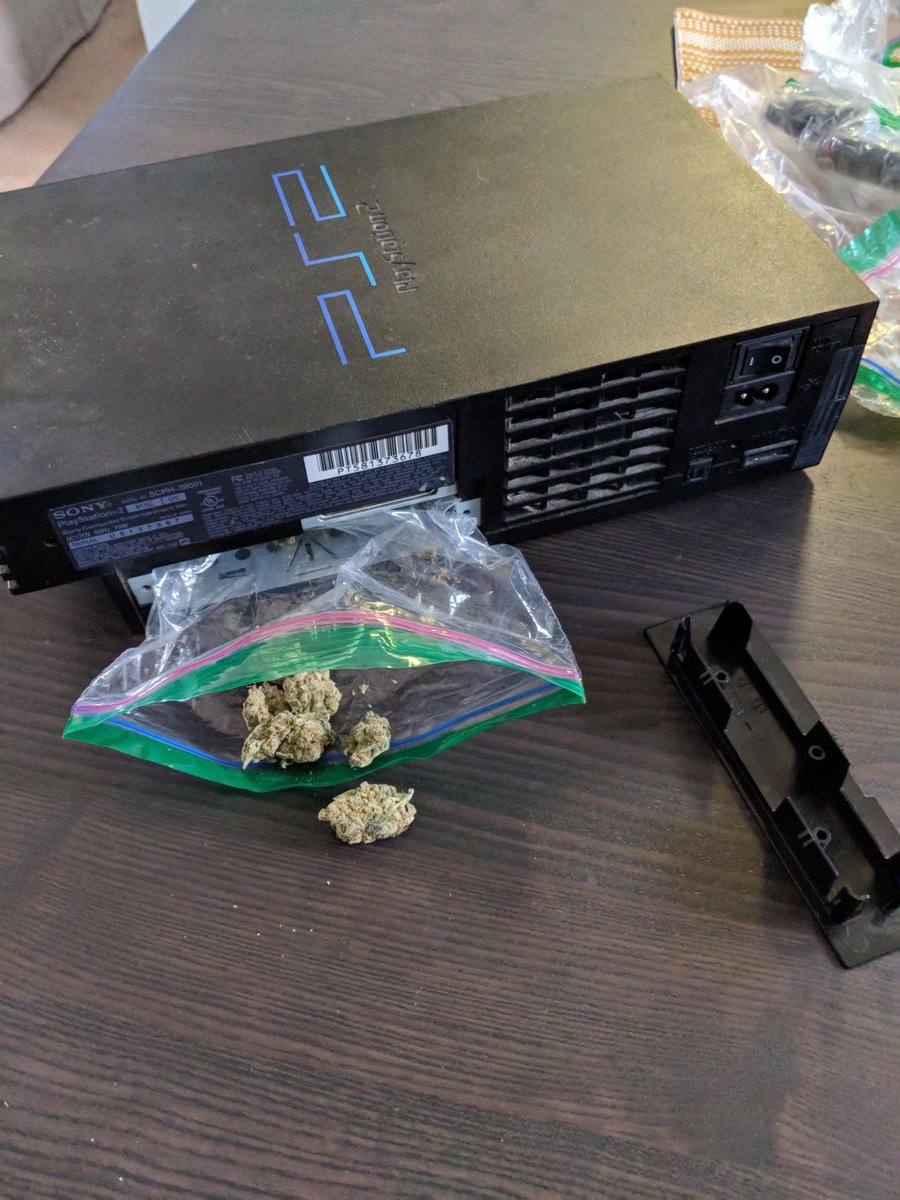 RT @bloodberry_tart: happy 4/20 to the best stash spot of all time: the expansion bay of the playstation 2 https://t.co/1RKU4nvFBA
