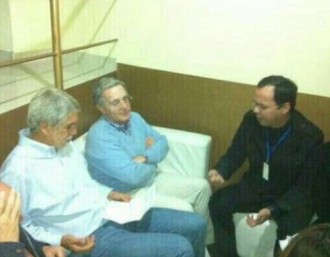 doctorcruz2021A's tweet photo. @Helmuttheidelb1 @Matador000 @COL_EJERCITO @FicoGutierrez El clan del golfo que según @IvanDuque y @mindefensa tenia #LasHorasContadas cuyo cabecilla #AliasMatamba se escapó de #LaPicota donde @AlvaroUribeVel compra testigos y sus socios en la #ÑeñePolitica #KikoGomez y #Marquitosfigueroa planean entrampamientos contra @petrogustavo🧵 https://t.co/fMRp2scdpQ