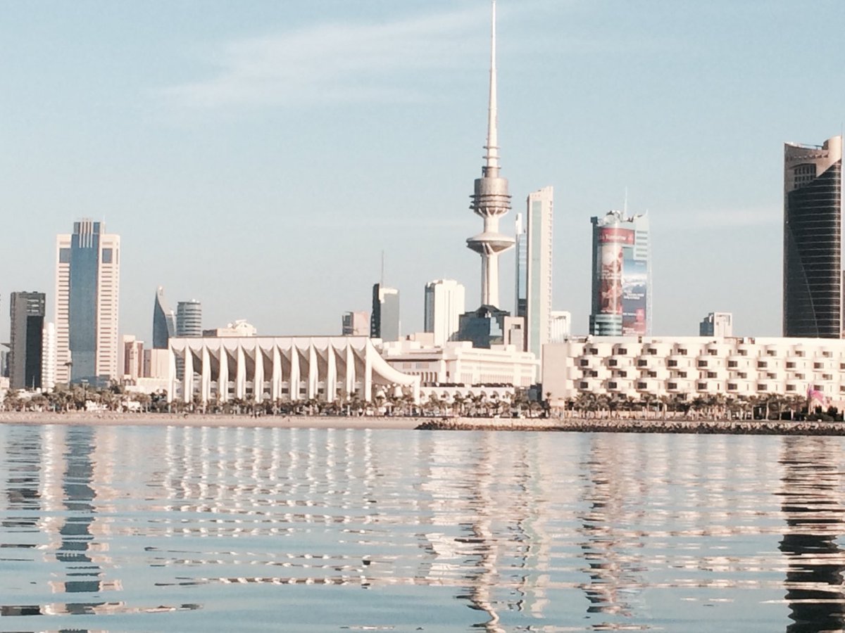 ديمقراطيتنا كنا نتفاءل بها خير فاصبحت بؤرة فساد الكويت
 اصبح فيها إثم كبير ومنافع للاعضاء واثمها اكبر من نفعهما

نعم لمجلس شورى يضم نخبة اهل الكويت المشهود لهم بالوفاء لترابها الذين طمستهم التركيبة السكانية المزورة.
#حكومة_الكويت
#مجلس_الامة_الكويتي