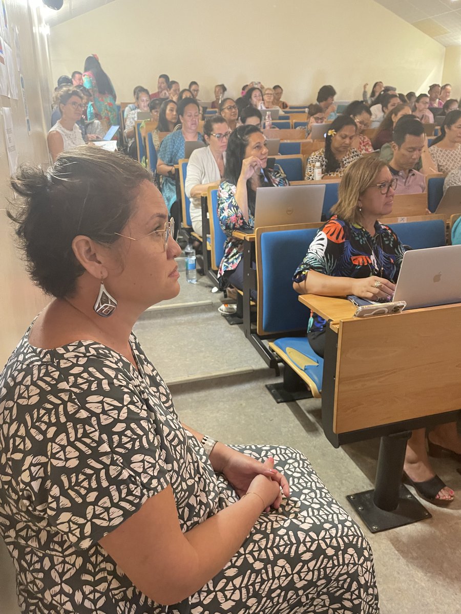 DfciDgee's tweet image. 2ème journée du séminaire des formateurs à la @EducationTahiti.
Intervention de François Muller. Quels sont les déclencheurs du développement professionnel? Comment dans nos fonctions enrôler des personnes? Comment chercher l&apos;implication des collègues? 
#DFCI #FormationContinuePF