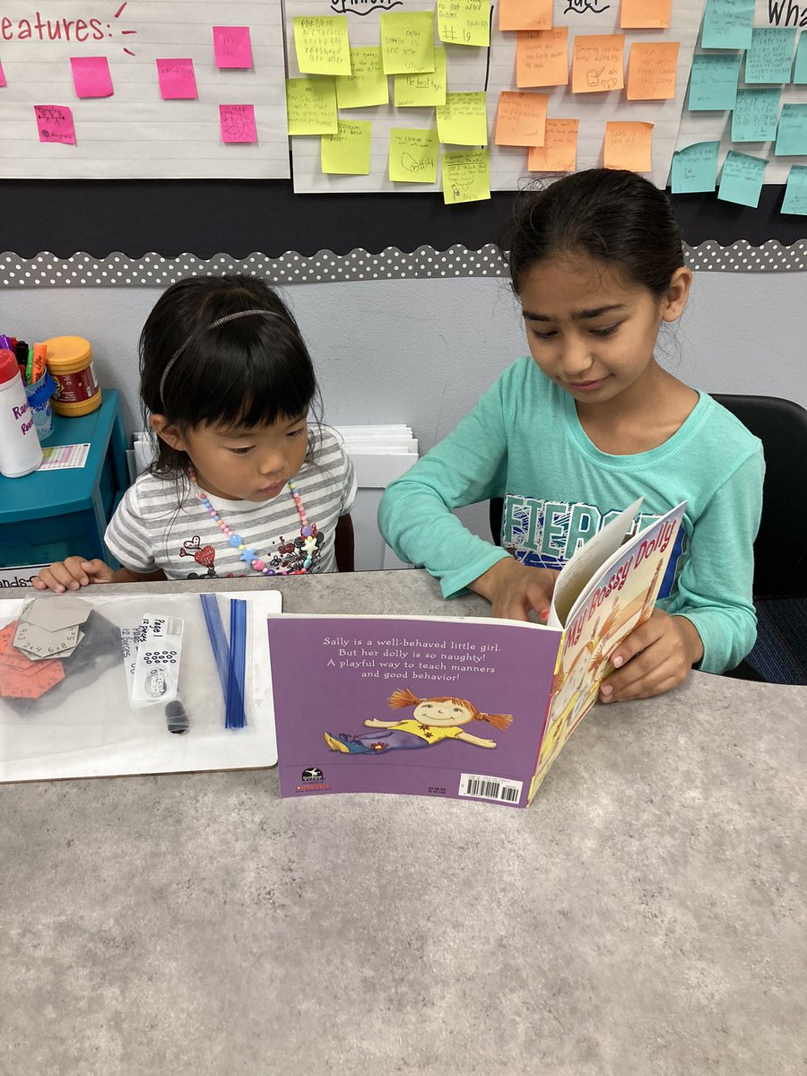 OHE4th's tweet photo. Modeling and practicing our reading fluency with our Pre-K Reading Buddies! @OakHillElem @AISDHumanities https://t.co/KXeziOs9fA