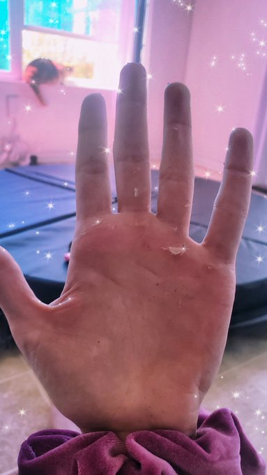 The most punk rock thing I could do today, is share with you the hard, not glamorous, work that goes<a href="/tag/fitnessmotivation"class="tags"><span>#fitnessmotivation</span></a><a href="/tag/aerialhoop"class="tags"><span>#aerialhoop</span></a>