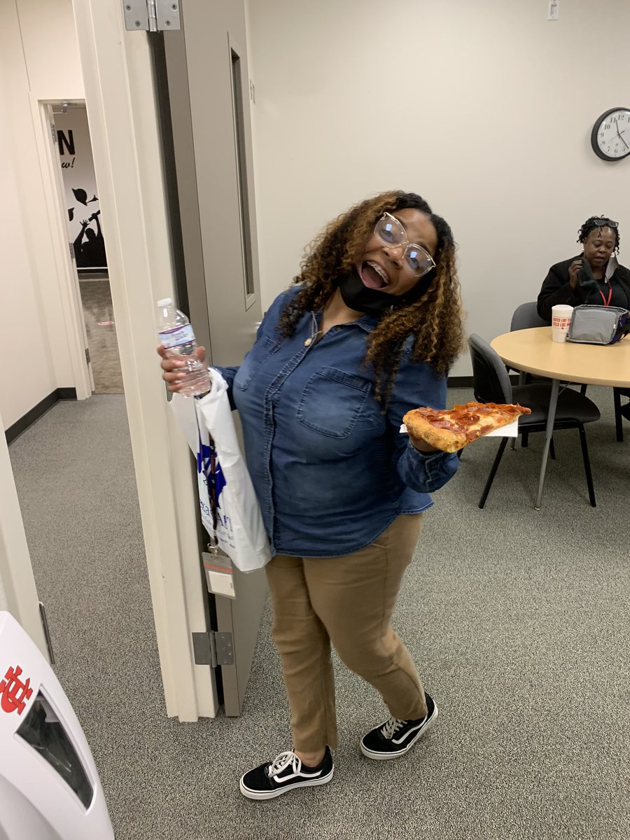 SunnyCollegiate's tweet photo. Thank you @_MrsCardoso_ and @SBurnamMBA and AFT for bringing some great info and pizza to our hungry staff!!🌞 @collegiate_ch https://t.co/cqE4R8y8ed