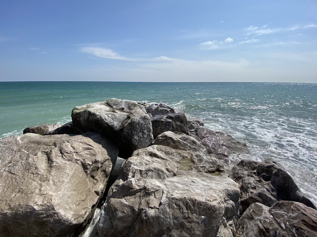 PopsMcCrill's tweet photo. There are worse places to spend your lunch break. #Lancingbeach #Sussexbythesea #Westsussex https://t.co/LbIi6efJ3Q