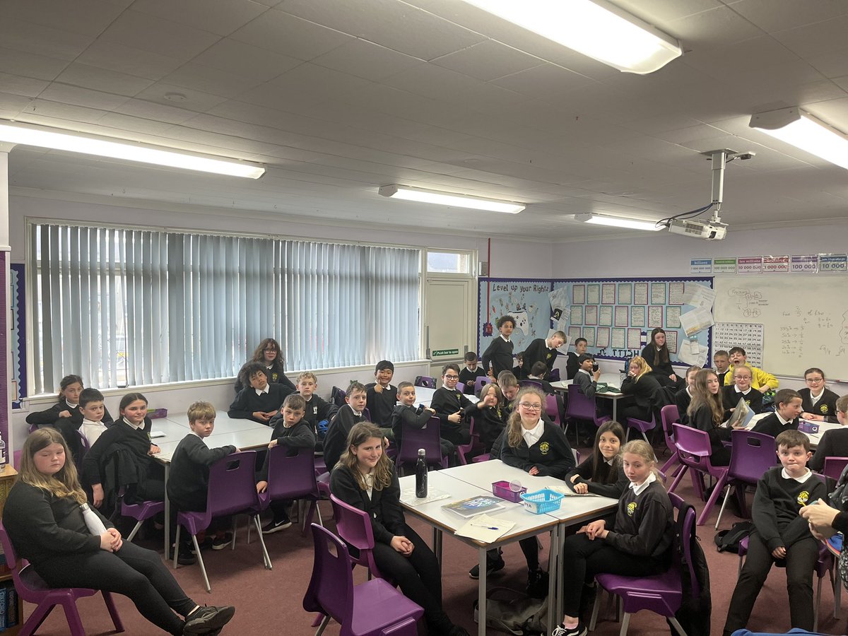 Portyschool's tweet photo. And so it begins π P7 had their first read through of the script for our up coming show. #Showtime #P7show https://t.co/ASZfwrWvXp
