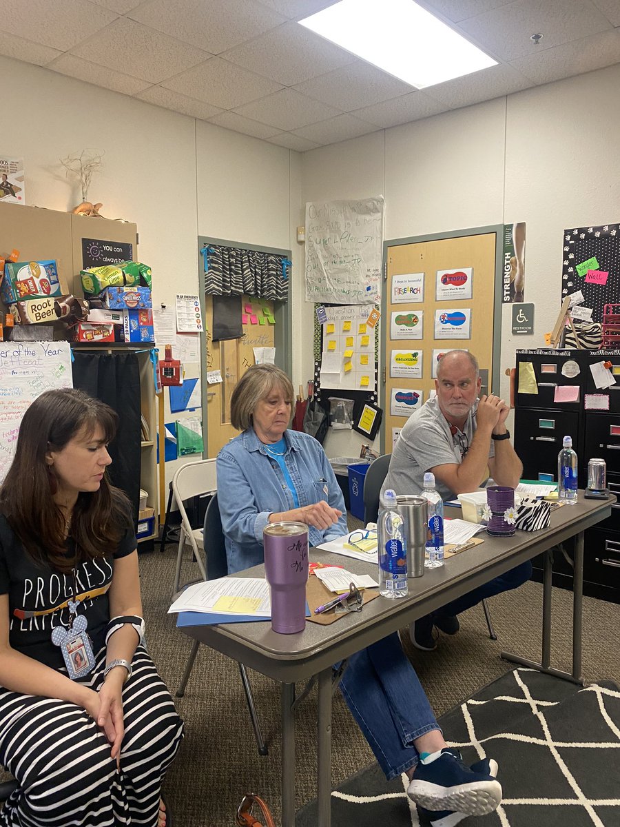 4th Grade EXPO debate was a success today! S’s saw from multiple perspectives, evaluated trends, and showed what it looked like to use persuasive language to respectfully debate a topic. Special Thanks to our judges! <a href="/dunlevy_mary/">Mary Dunlevy</a> @MrsCritton <a href="/amyharp327/">Amy Harp</a> <a href="/eprayzorelem/">EP Rayzor Elementary</a>