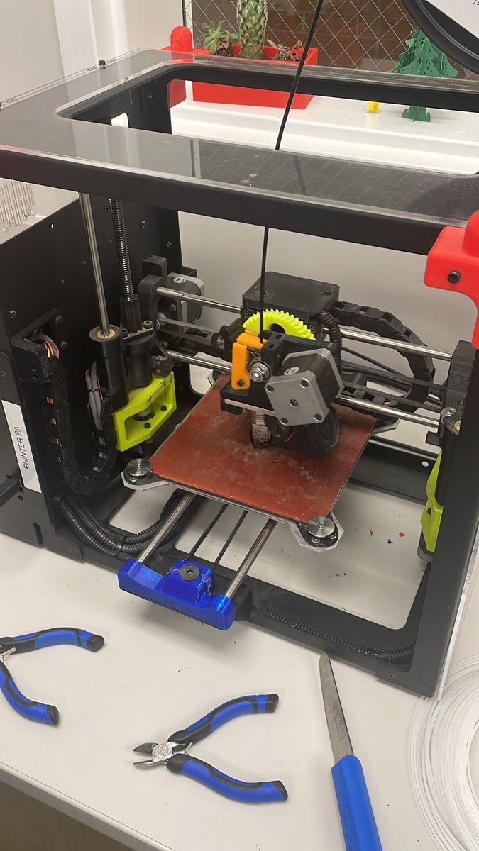 evelyngng's tweet photo. Using the 3D printer in @NCStateCEDMETRC with @JacobsenMaddi ! #eci201 https://t.co/wtNS9kxmMn