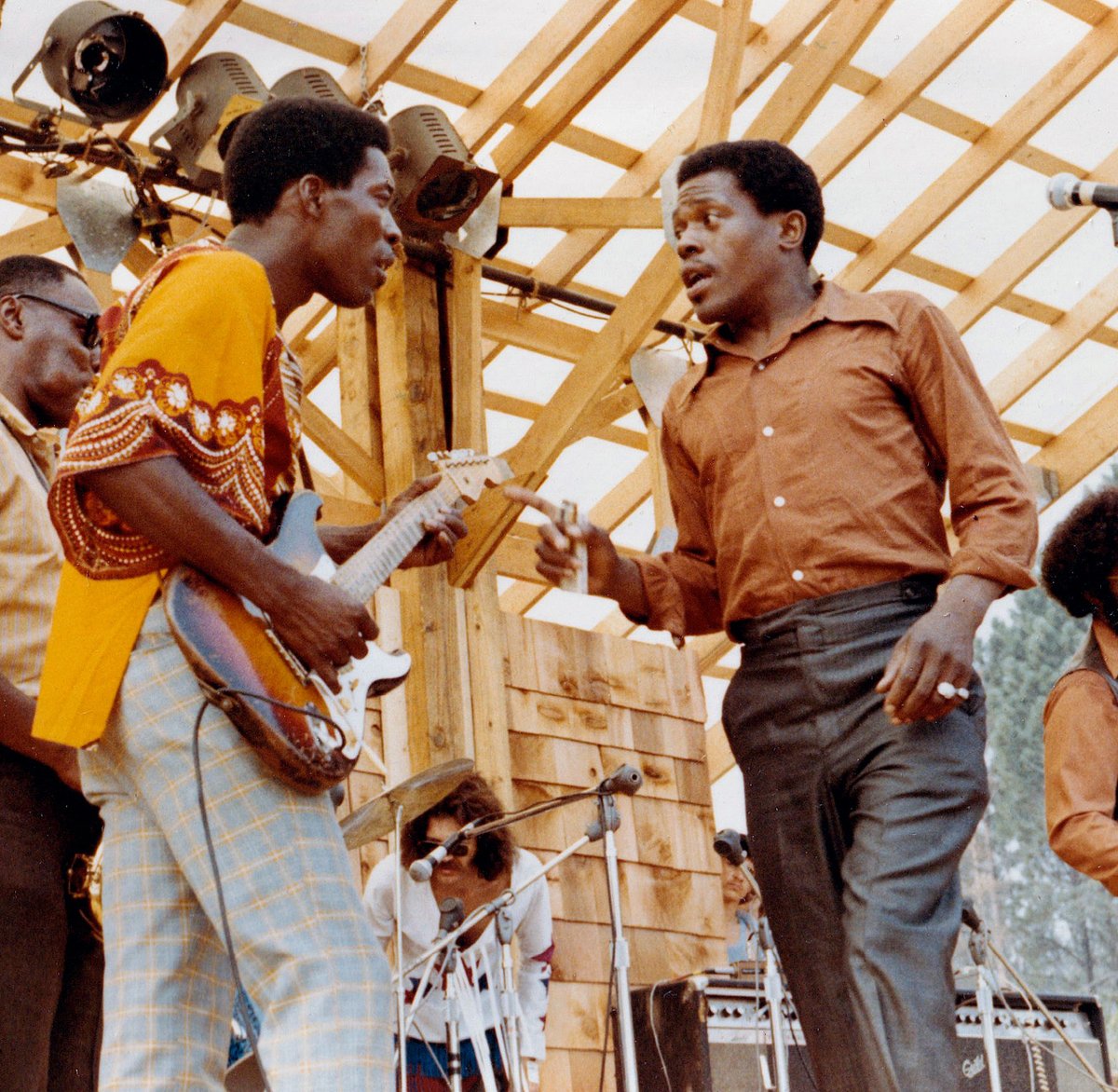 jefftoddtiton's tweet photo. Going through photos I shot at the 1970 Ann Arbor Blues Festival, I thought to make some public for the first time. As a performer I had backstage access and was able to get portraits and candids as well as performance photos. #11
Here are Buddy Guy and Junior Wells. https://t.co/32kLSG5576