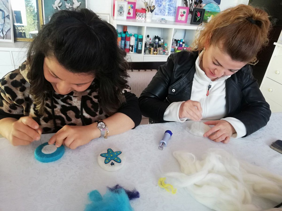 Keçe Aksesuarları Yapımı Kursumuz çalışmalarını sürdürüyor.
<a href="/tcmeb/">Millî Eğitim Bakanlığı</a> <a href="/yilmaznazif/">Nazif Yılmaz</a> <a href="/sdulger43/">Sabahattin DÜLGER</a> <a href="/mebhbogm/">MEB Hayat Boyu Öğrenme Genel Müdürlüğü</a> @hayatboyuailesi <a href="/zuleyhaaldogan/">Züleyha Aldoğan</a> <a href="/ismailbas67/">İsmail BAŞ</a> <a href="/GokhanIncirciog/">Gökhan İNCİRCİOĞLU</a>