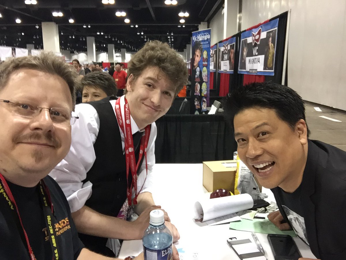 CaptainFoley's tweet photo. Denver Comic Con a few years ago with Garrett Wang! #garrettwang #ensignkim #Trekyards #captainfoley #denvercomiccon https://t.co/FYn4YMSvCV