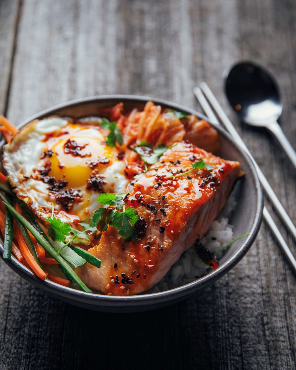 Consider this a sign to start making your weekend dinner plans. 
Let's make an indulgent salmon dish!