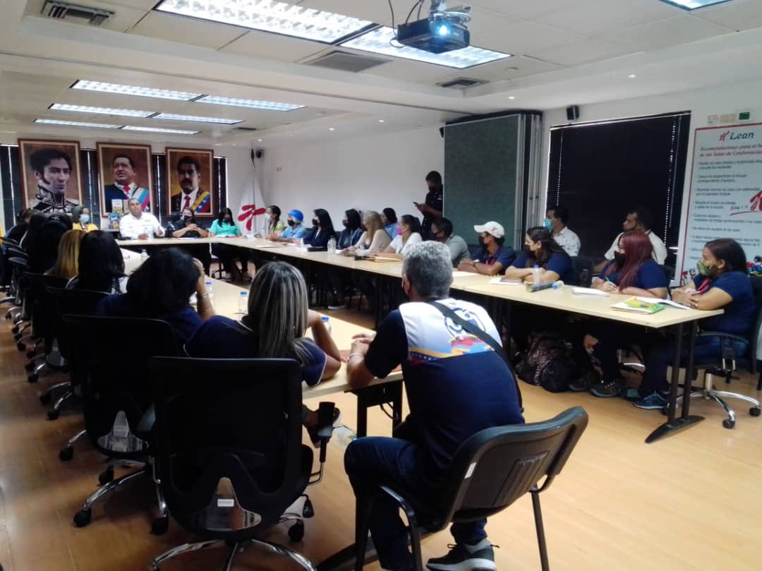 viceedutrabajo2's tweet photo. #Enterate || Desde el estado Aragua, el Cuerpo Académico de la Universidad Campesina y Martín Luther King, dicta el Taller de inducción al proceso de Acreditaciones y Certificaciones Por experiencia a las entidades de trabajo:

✅ Kellogg’s 
✅ Construpatria
✅ Corpoelec https://t.co/hvyRzwKSCm
