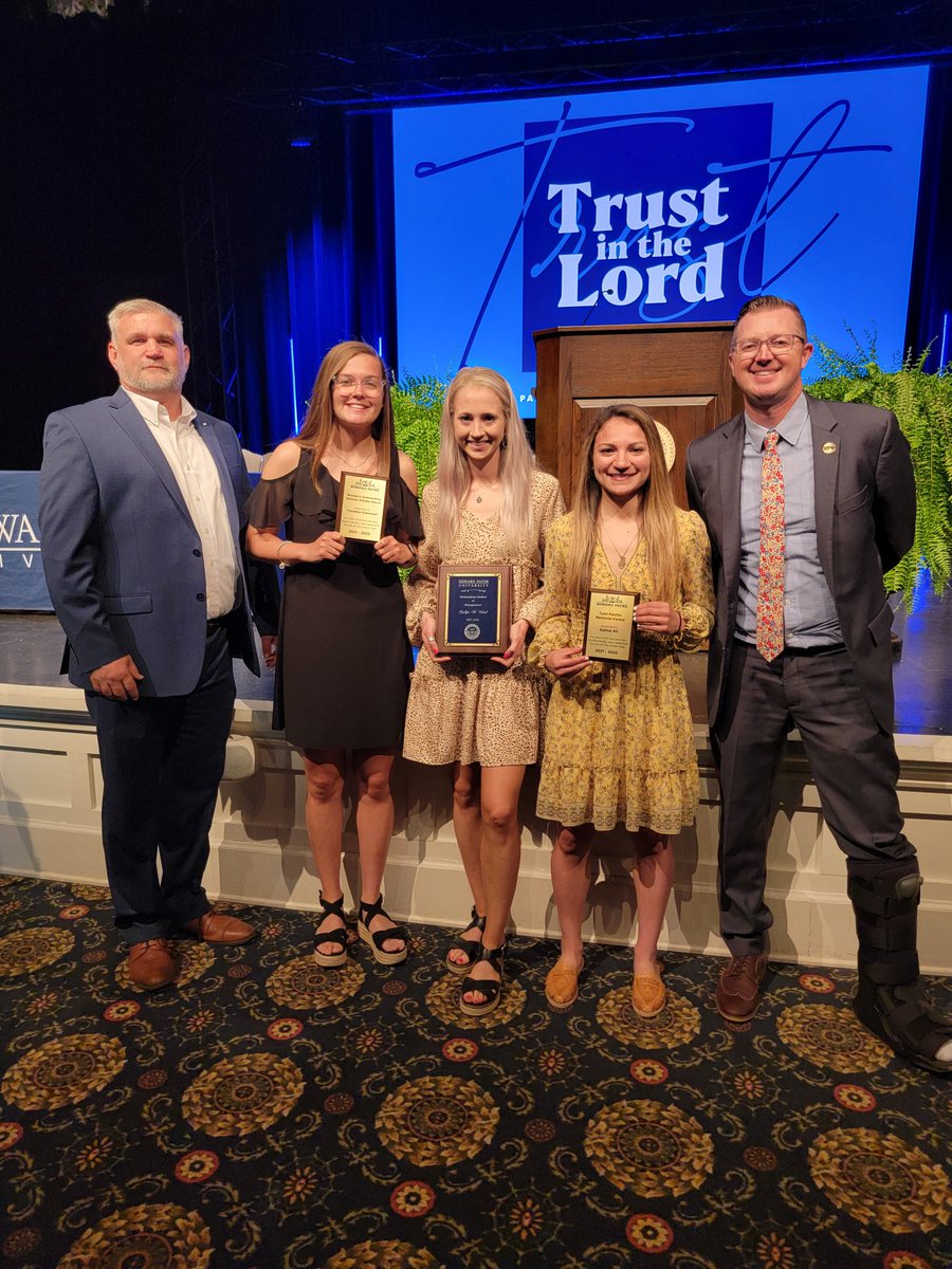 ireneali915's tweet image. Congrats @salina_22 and all other @HPUTX students on your awards today!! 👏🏾