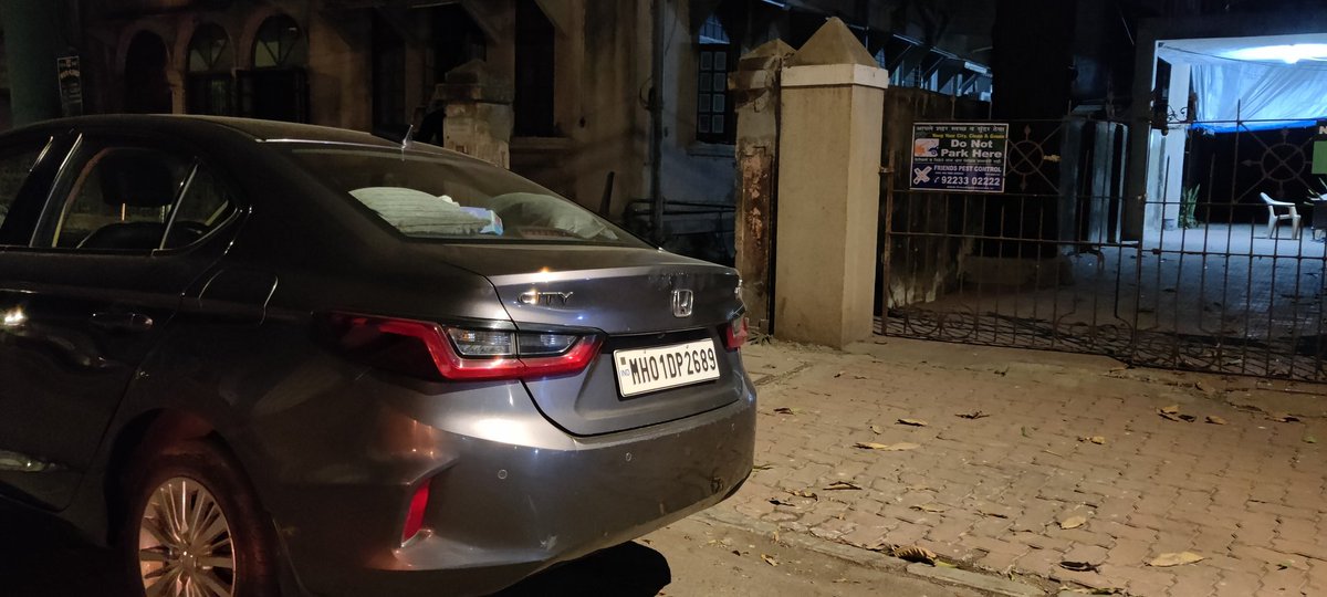 harshvpathak's tweet photo. MH01DP2689 (Non-resident) parked in front of the gate, wherein one cannot go inside the gate to. @MumbaiRTO @MumbaiPolice  @traffic_mumbai ... Parked at laburnum Road Gamdevi outside Pratap Mansion &amp; Dhanesh Mansion https://t.co/DKrevNtL2V