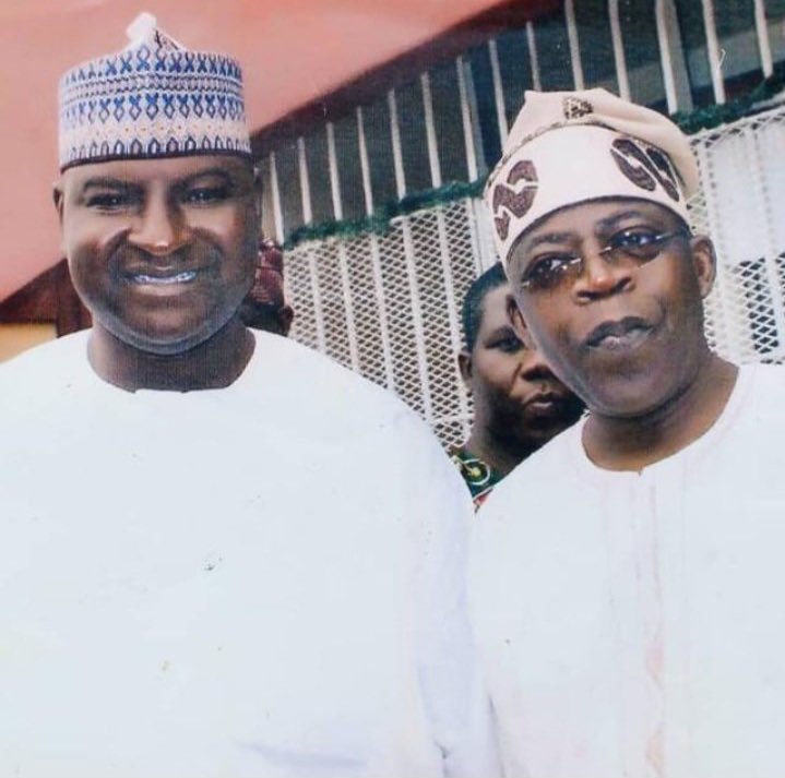 oil_shaeikh's tweet photo. Our leader @HonAminuSuleim Director General of Tinubu Support Organization has just signed a Cheque of 100 million to purchase the @OfficialAPCNg presidential nomination form and expression of interest form for our leader @officialABAT #TSO @tsonigeria2023 https://t.co/PGAeuGSISz