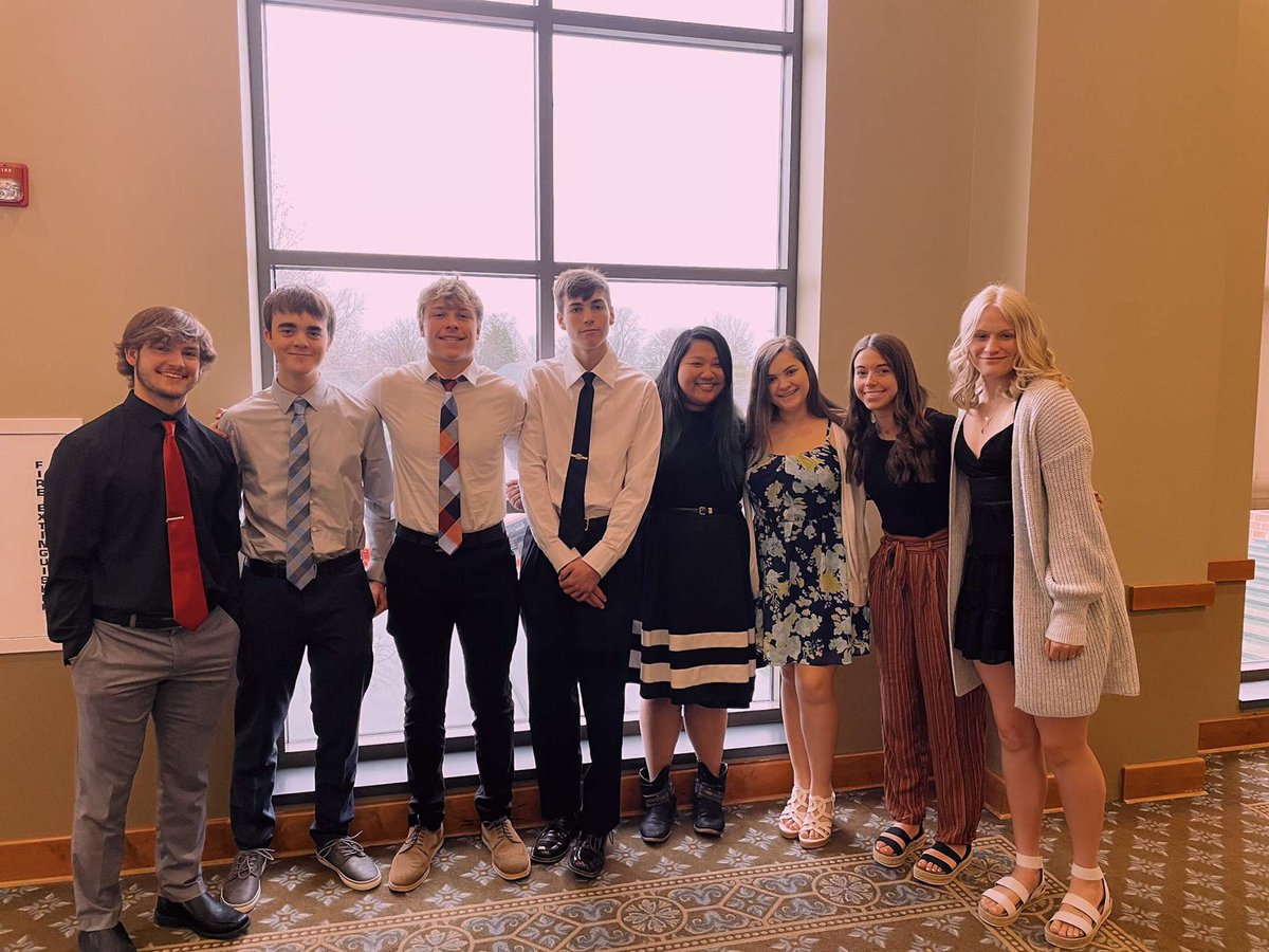 The senior class just finished our etiquette dinner! We took the opportunity to take a picture of our party. Vote Lightning!!! #LBS22