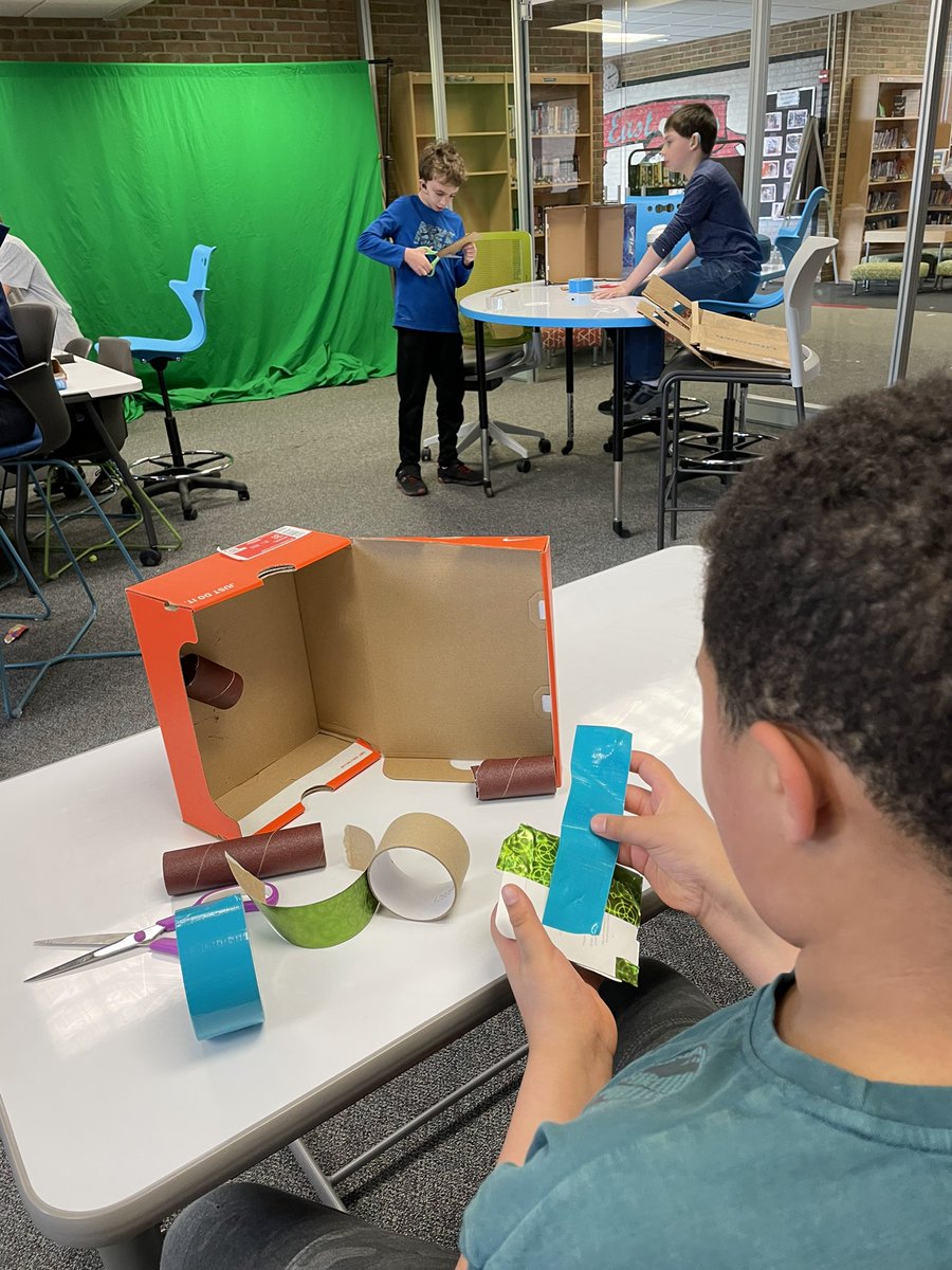 Kieselpeeps's tweet photo. Phototropism. Plant mazes. Will the plant grow towards the light? @Kieselpeeps @EastHills4_8 https://t.co/rNAbHMo2JQ