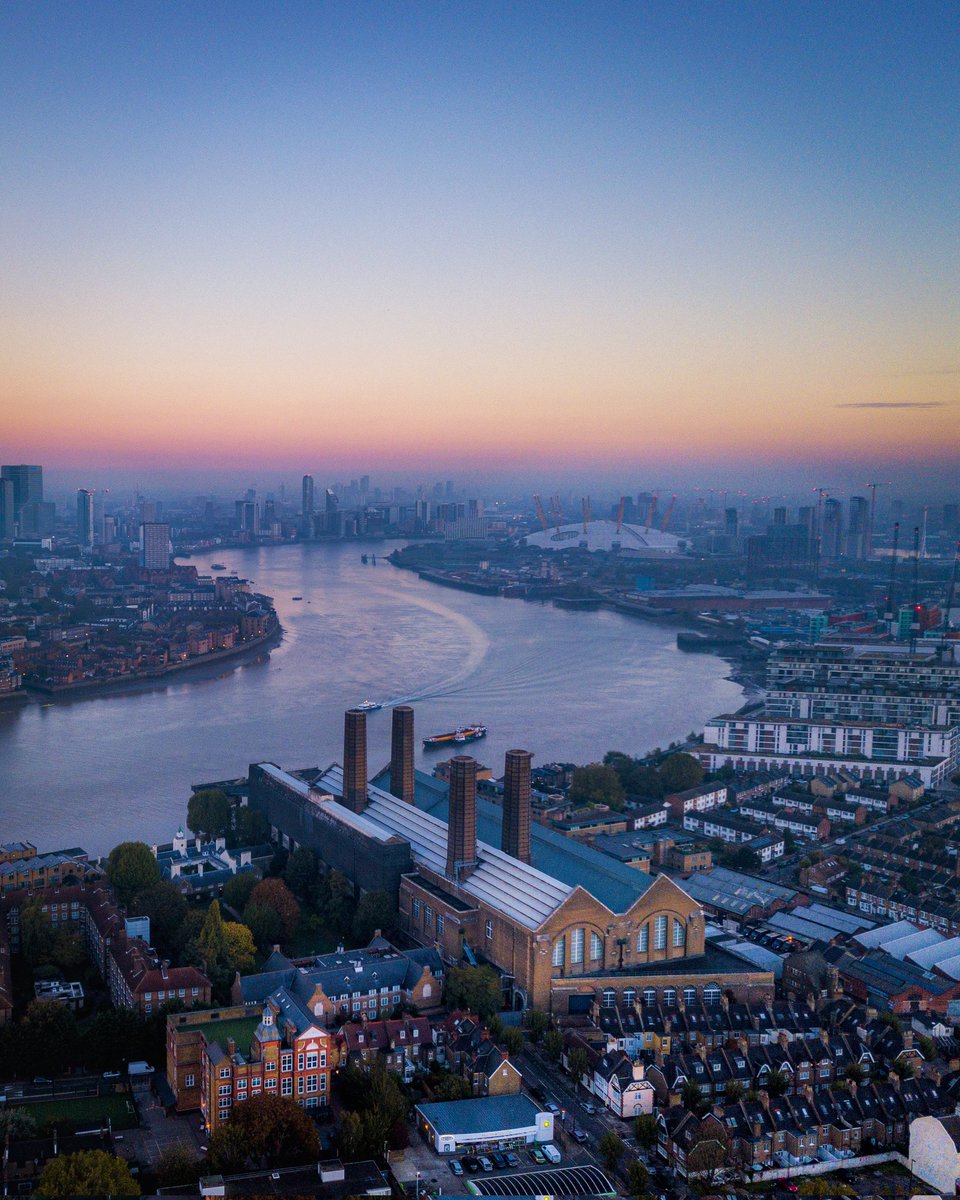 When the city still sleeps #London #visitlondon #visitgreenwich #dji #mavic #sunset #Greenwich