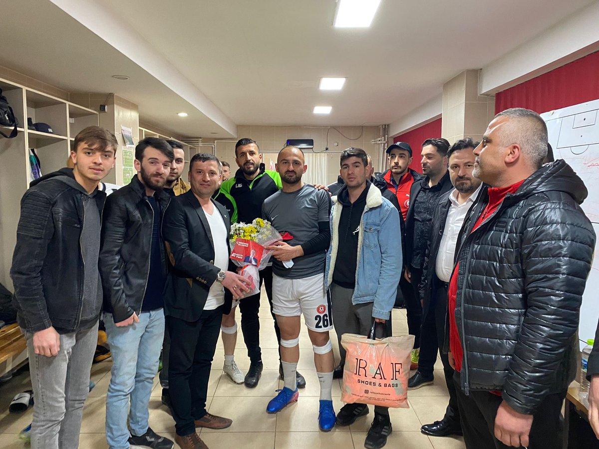 melihguuner's tweet photo. Bolu Gençlik Teşkilatımız , Sportif ve Kültürel Faaliyetler Başkanlığımız koordinesinde Bolu Amatör Lig Final Müsabakalarında ter dökecek takımlara Genel Başkanımızın selamlarını ileterek başarılar diledi . https://t.co/bMYVhRM17w