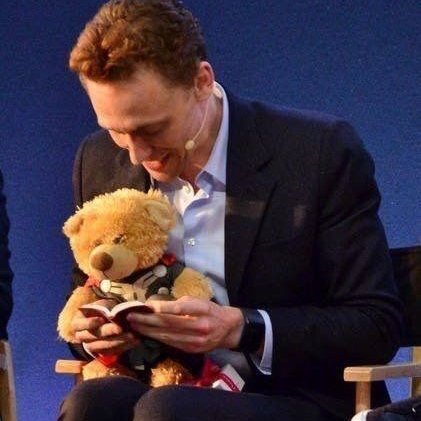 RT @mcucomfort: tom hiddleston + thor teddy bear = everything https://t.co/HJQsmWjtot