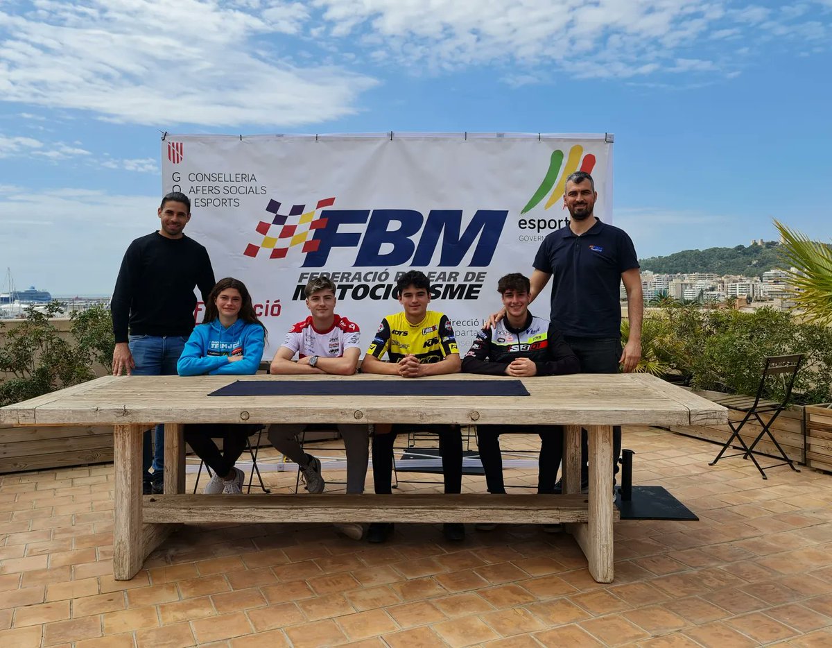 Moto_CTEIB's tweet photo. Rueda de prensa y brunch de l@s pilotos @izanguevara28  @paudeya_15 @mauroosinalde96 @mcrespi_trial del #ProgramaDeTecnificacióDeMotociclisme.Representación del presente y  futuro del motociclismo balear en las disciplinas de velocidad, motocross y trial. 
@esportsIB @cgonyalons https://t.co/4Y40BXbo2q