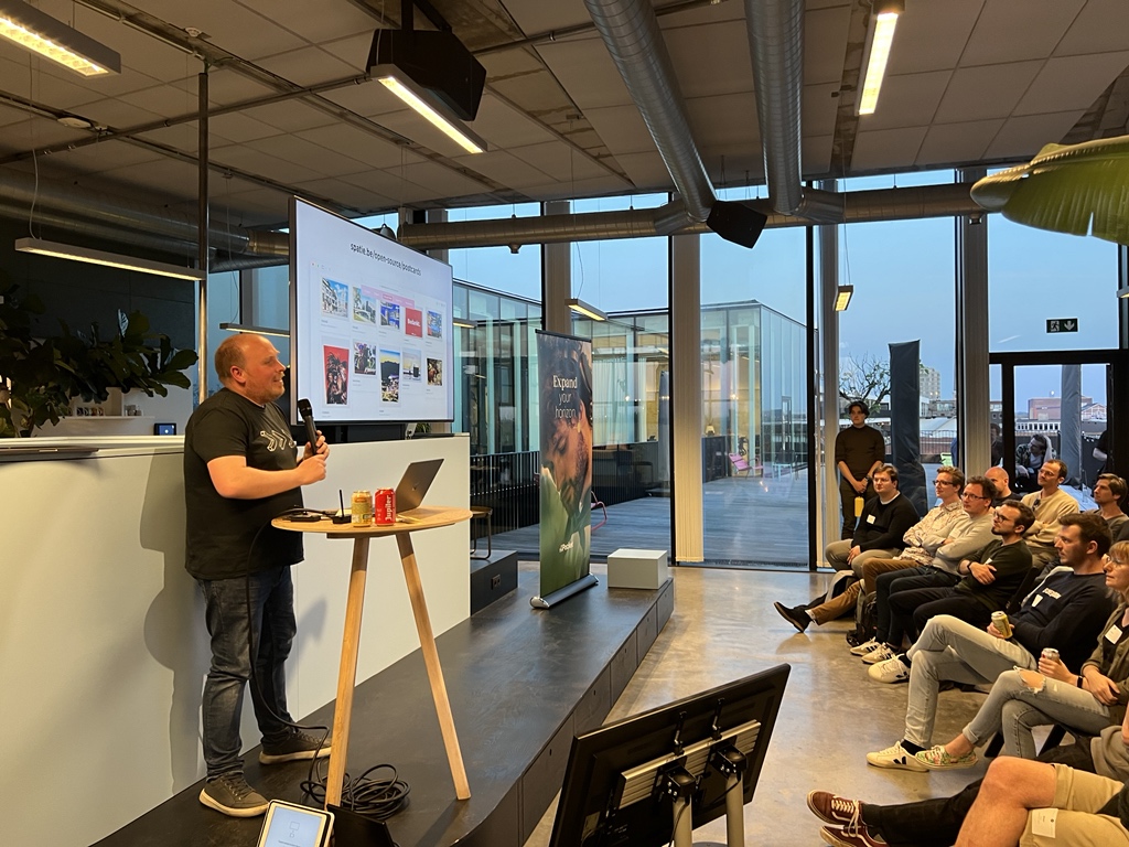 phpantwerp's tweet photo. Next up is our very own @freekmurze with a talk about Concurrency in PHP. #FSBE https://t.co/92MwJluj7x