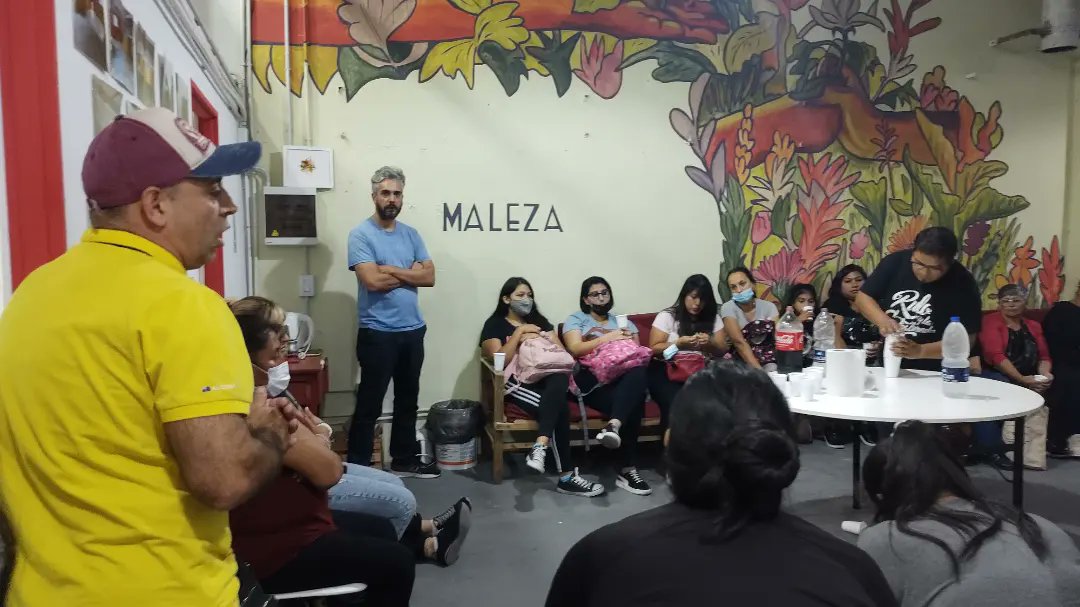 evitacomuna8's tweet photo. Ayer lxs referentes de espacios y responsables de frentes y secretarias de nuestra comuna nos reunimos para compartir el estado de nuestros barrios, merenderos, comedores, cooperativas y discutir sobre la política de la Ciudad y la Comuna https://t.co/82j5yYMfDO