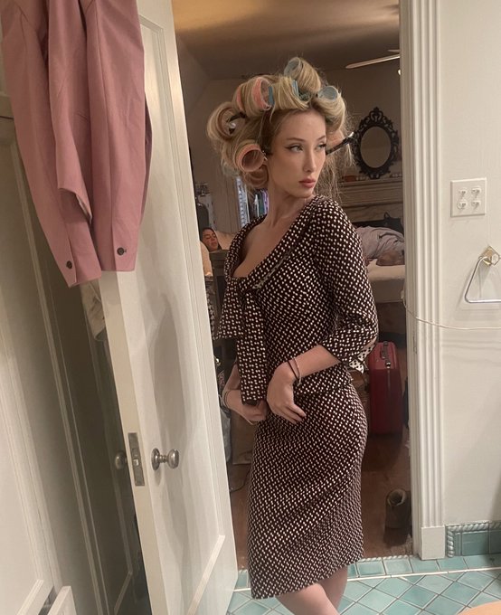 it&rsquo;s giving Jackie Kennedy https://t.co/czsIqD8ss6